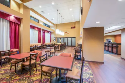 Photo 4 - Hampton Inn & Suites Oklahoma City - South