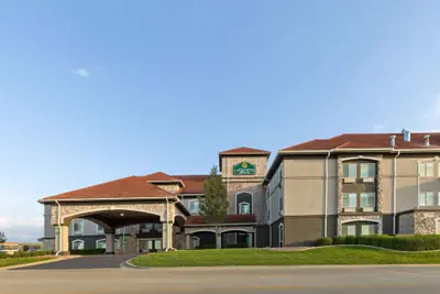 Photo 2 - La Quinta Inn & Suites by Wyndham Olathe