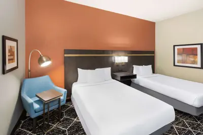 Photo 5 - La Quinta Inn & Suites by Wyndham Olathe