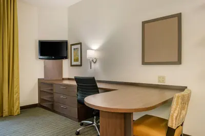 Photo 4 - Candlewood Suites Fort Myers Sanibel Gateway by IHG