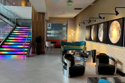 Photo 5 - Moonrise Hotel