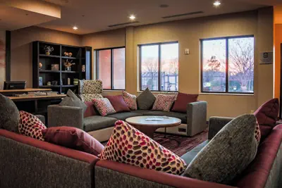 Photo 2 - Courtyard by Marriott Norman