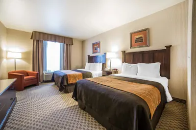 Photo 2 - Comfort Inn & Suites Henderson - Las Vegas