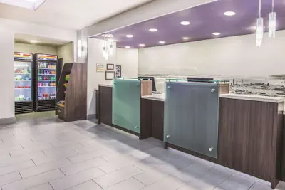Photo 4 - La Quinta Inn & Suites by Wyndham Bay City