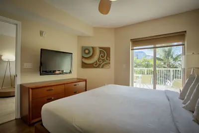 Photo 4 - Crystal Palms Beach Resort