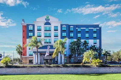 Photo 2 - Holiday Inn Express & Suites, International Drive by IHG