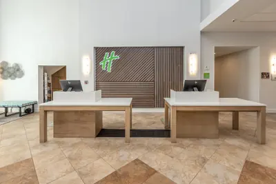 Photo 5 - Holiday Inn & Suites Memphis - Wolfchase Galleria​ by IHG