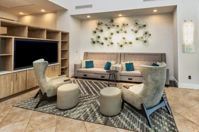 Photo 4 - Holiday Inn & Suites Memphis - Wolfchase Galleria​ by IHG