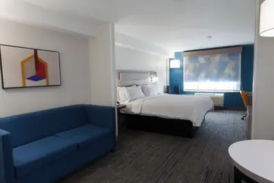 Photo 4 - Holiday Inn Express & Suites Logan by IHG