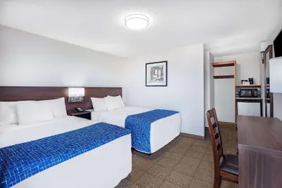 Photo 5 - Travelodge by Wyndham Newport