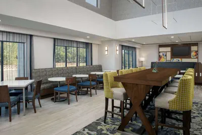 Photo 2 - Hampton Inn Duncan