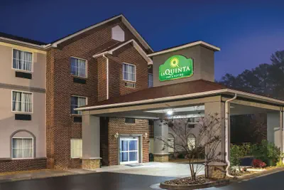 Photo 2 - La Quinta Inn & Suites by Wyndham Rome
