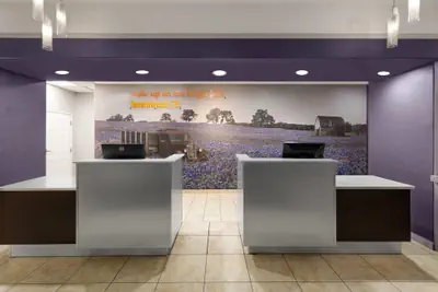Photo 4 - La Quinta Inn & Suites by Wyndham Brownwood