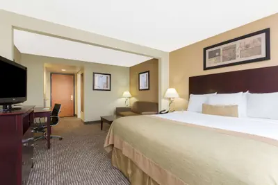 Photo 5 - Wingate by Wyndham Dayton - Fairborn