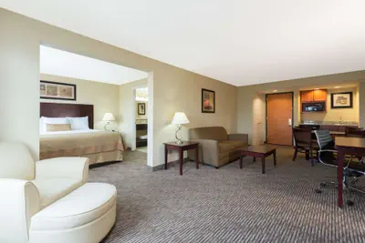 Photo 4 - Wingate by Wyndham Dayton - Fairborn