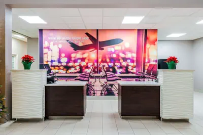 Photo 4 - La Quinta Inn & Suites by Wyndham DFW Airport West - Bedford