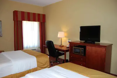 Photo 4 - La Quinta Inn & Suites by Wyndham Fairfield TX