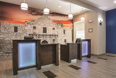 Photo 4 - La Quinta Inn & Suites by Wyndham San Antonio Northwest