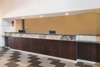 Photo 2 - La Quinta Inn & Suites by Wyndham Glen Rose