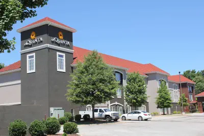 Photo 2 - La Quinta Inn & Suites by Wyndham Huntsville Airport Madison