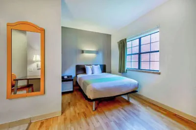 Photo 5 - OYO Townhouse Beaumont Medical Center Area I-10
