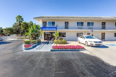 Photo 2 - Studio 6 Extended Stay - Kissimmee, FL - Orlando