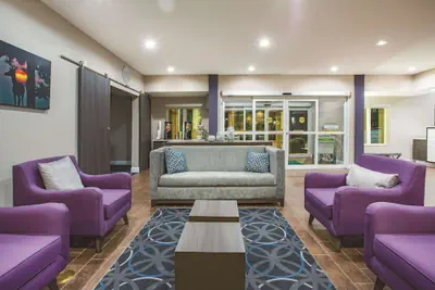 Photo 4 - La Quinta Inn & Suites by Wyndham Russellville