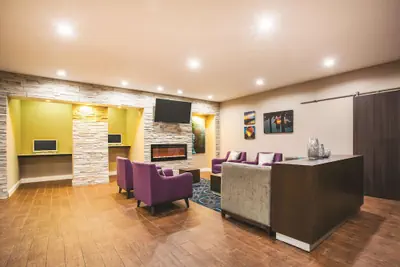 Photo 5 - La Quinta Inn & Suites by Wyndham Russellville