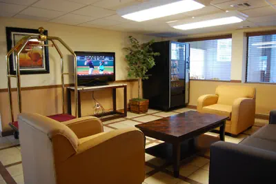 Photo 5 - Super 8 by Wyndham Oklahoma City