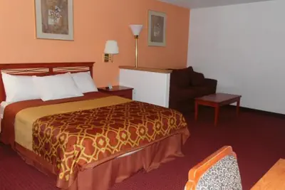 Photo 4 - American Inn & Suites