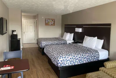 Photo 5 - Econo Lodge Sevierville-Pigeon Forge on the River