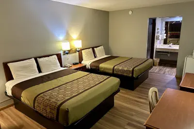 Photo 3 - Thunderbird Motor Inn Baraboo