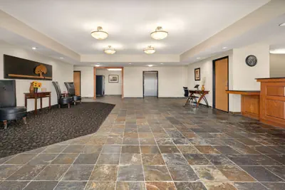 Photo 4 - Baymont by Wyndham Fremont