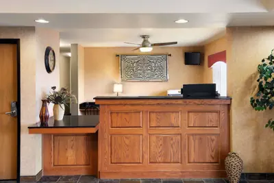 Photo 5 - Baymont by Wyndham Fremont