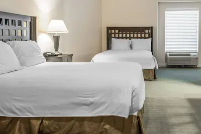 Photo 4 - Sunchase Inn & Suites