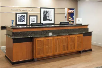 Photo 5 - Hampton Inn & Suites Cedar Rapids - North