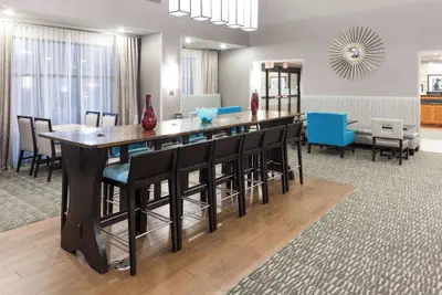 Photo 4 - Hampton Inn & Suites Cedar Rapids - North