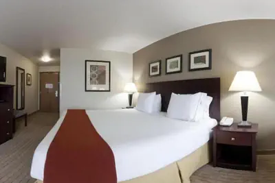 Photo 5 - Holiday Inn Express Hotel & Suites Vancouver Mall by IHG