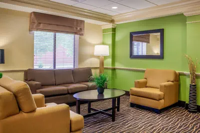 Photo 5 - Sleep Inn & Suites Milwaukee Airport