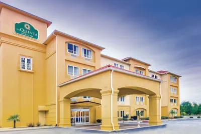 Photo 2 - La Quinta Inn & Suites by Wyndham Atlanta-Union City