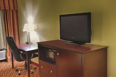 Photo 5 - La Quinta Inn & Suites by Wyndham Alice
