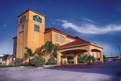 Photo 2 - La Quinta Inn & Suites by Wyndham Alice