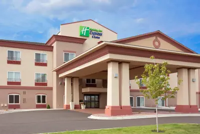 Photo 2 - Holiday Inn Express & Suites Antigo by IHG