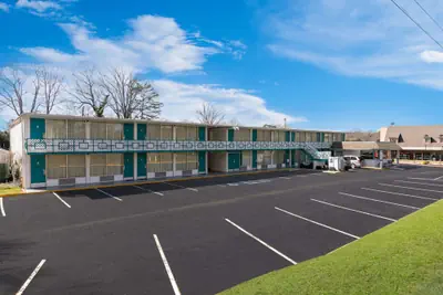 Photo 2 - Econo Lodge Clemson - University Area