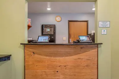 Photo 3 - Extended Stay America Select Suites - Indianapolis - Greenwood