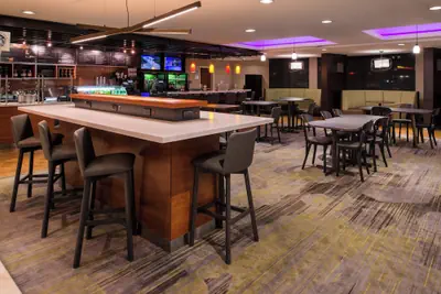 Photo 2 - Courtyard Marriott Victorville