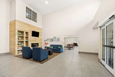 Photo 4 - Comfort Inn & Suites High Point - Archdale