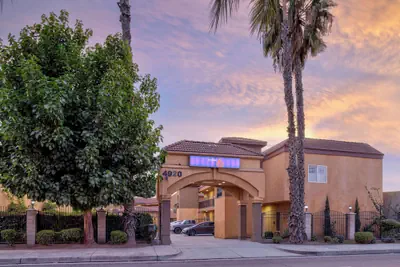 Photo 2 - Motel 6 South Gate, CA