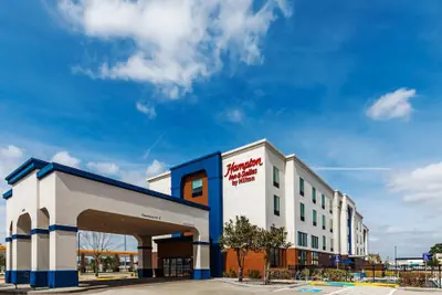 Photo 2 - Hampton Inn & Suites by Hilton Tomball Houston NW