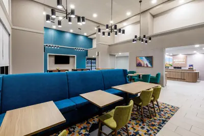 Photo 4 - Hampton Inn & Suites by Hilton Tomball Houston NW